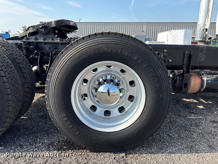 image for item EG9156 2011 International LoneStar semi truck