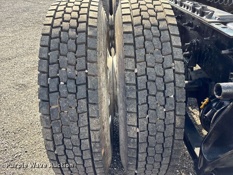 image for item EG9156 2011 International LoneStar semi truck