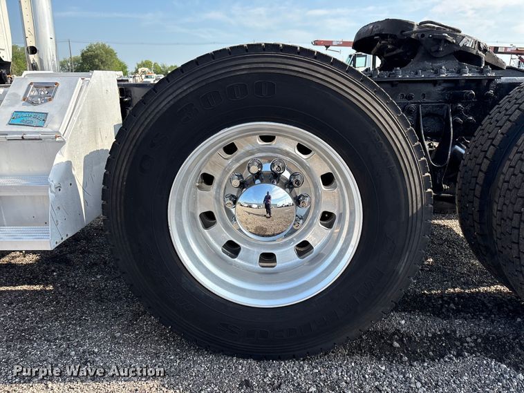 image for item EG9156 2011 International LoneStar semi truck