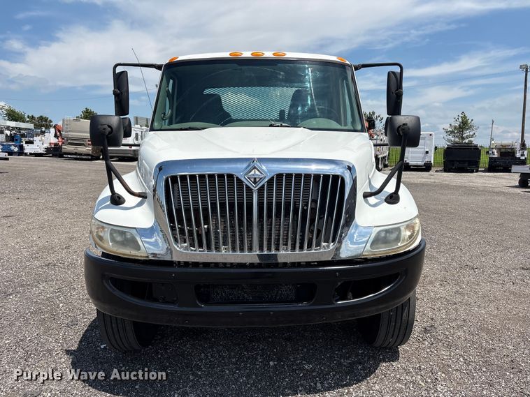 image for item EG9162 2009 International DuraStar 4300 flatbed truck