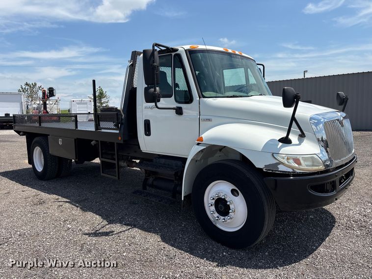 image for item EG9162 2009 International DuraStar 4300 flatbed truck