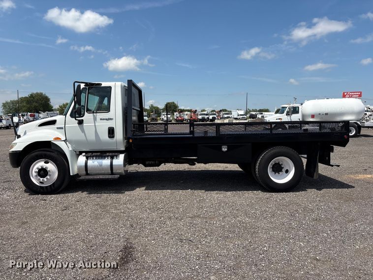 image for item EG9162 2009 International DuraStar 4300 flatbed truck