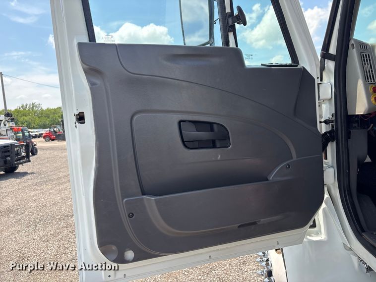 image for item EG9162 2009 International DuraStar 4300 flatbed truck