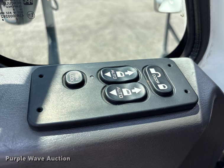 image for item EG9162 2009 International DuraStar 4300 flatbed truck