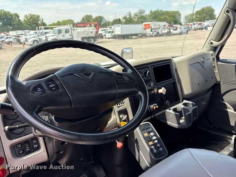 image for item EG9162 2009 International DuraStar 4300 flatbed truck