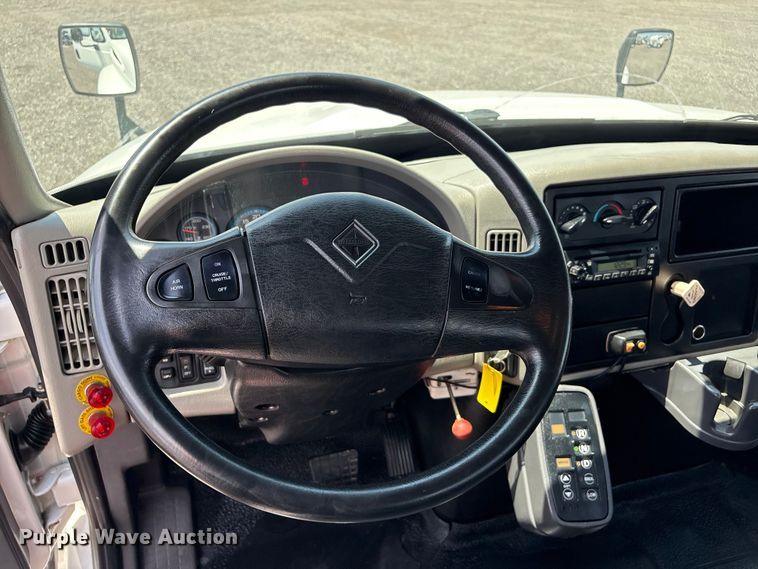image for item EG9162 2009 International DuraStar 4300 flatbed truck