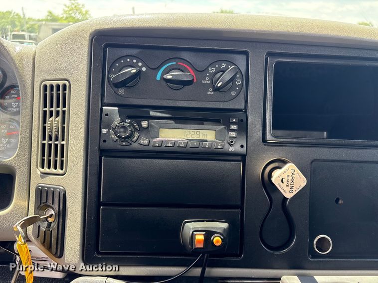 image for item EG9162 2009 International DuraStar 4300 flatbed truck