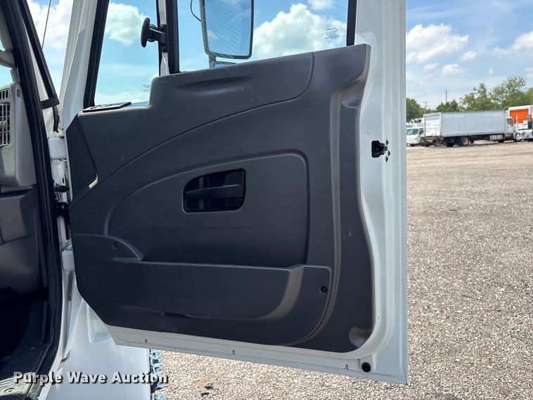 image for item EG9162 2009 International DuraStar 4300 flatbed truck