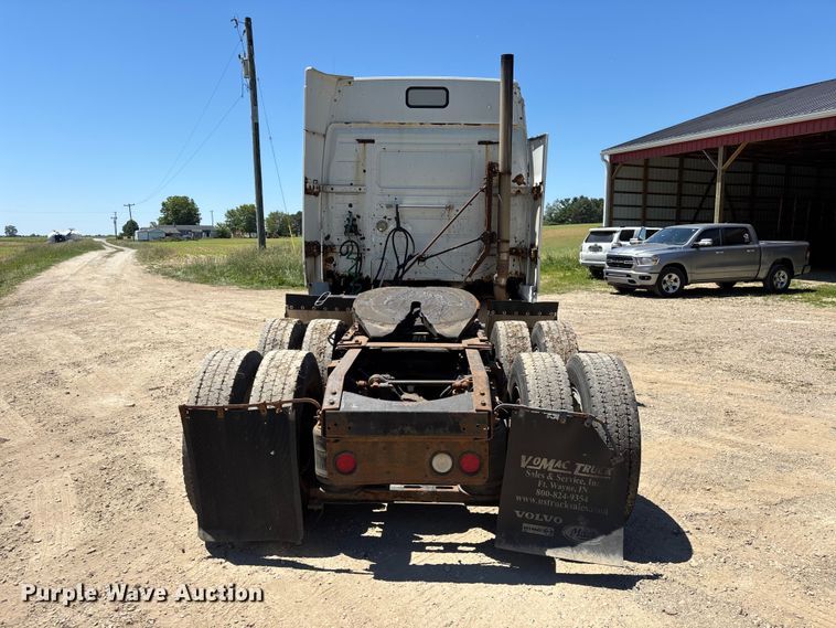 image for item EM5110 1998 Volvo VN semi truck