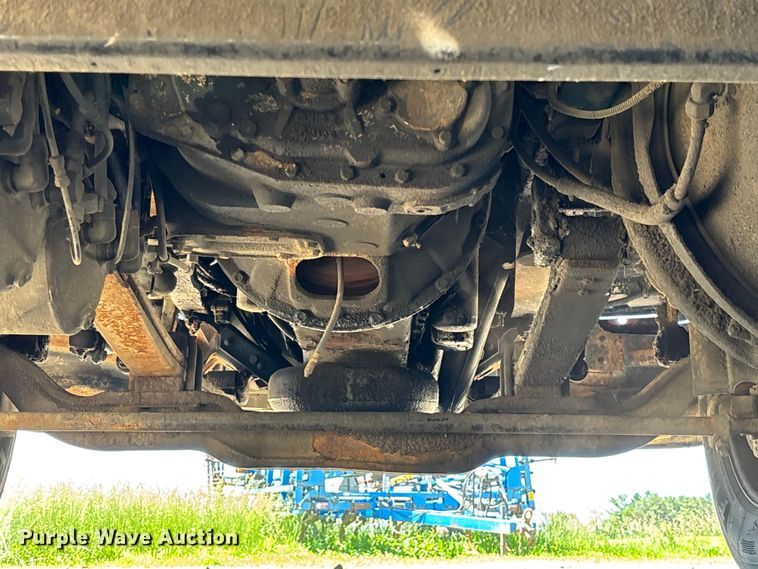 image for item EM5110 1998 Volvo VN semi truck