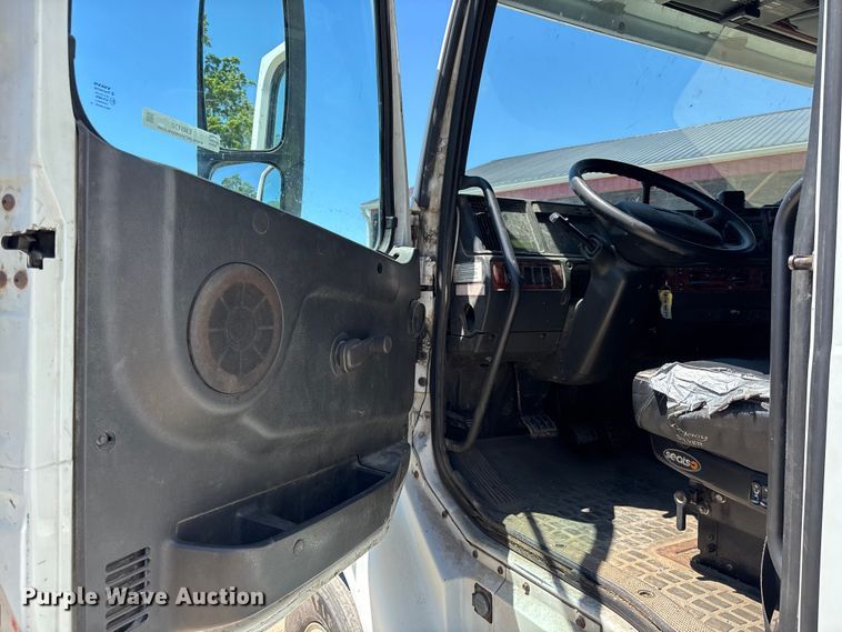 image for item EM5110 1998 Volvo VN semi truck
