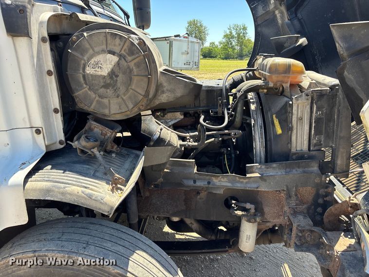 image for item EM5110 1998 Volvo VN semi truck