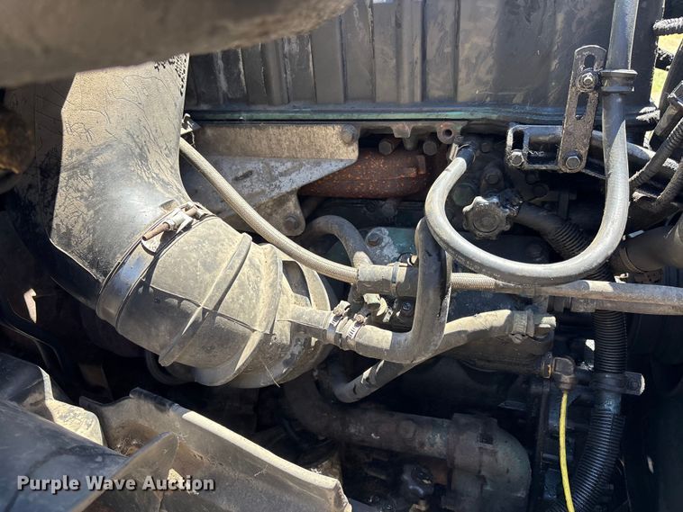 image for item EM5110 1998 Volvo VN semi truck