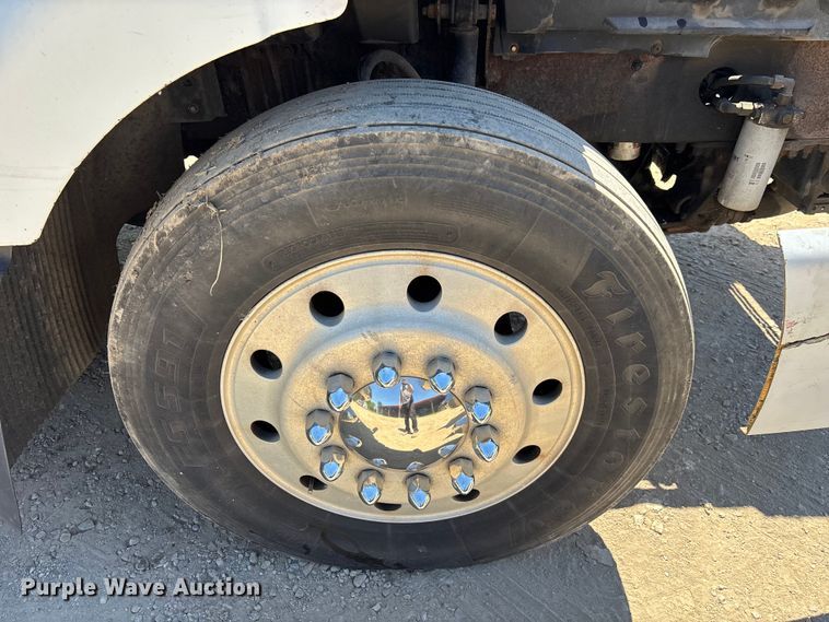 image for item EM5110 1998 Volvo VN semi truck