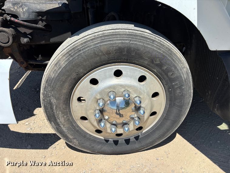 image for item EM5110 1998 Volvo VN semi truck