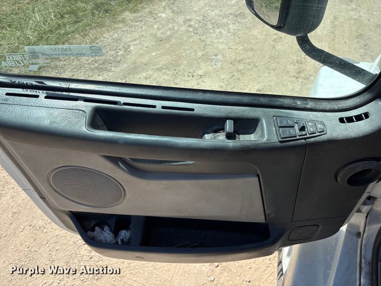 image for item EM5112 2011 Volvo VNL semi truck