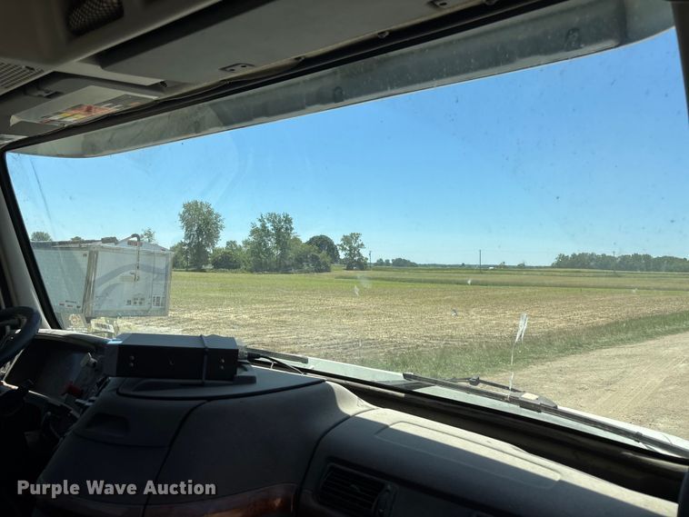 image for item EM5112 2011 Volvo VNL semi truck