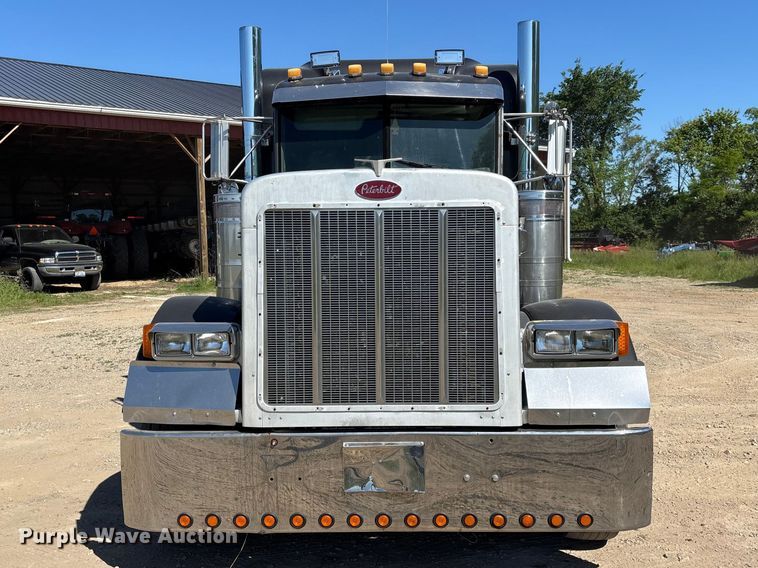 image for item EM5116 2000 Peterbilt 379 semi truck
