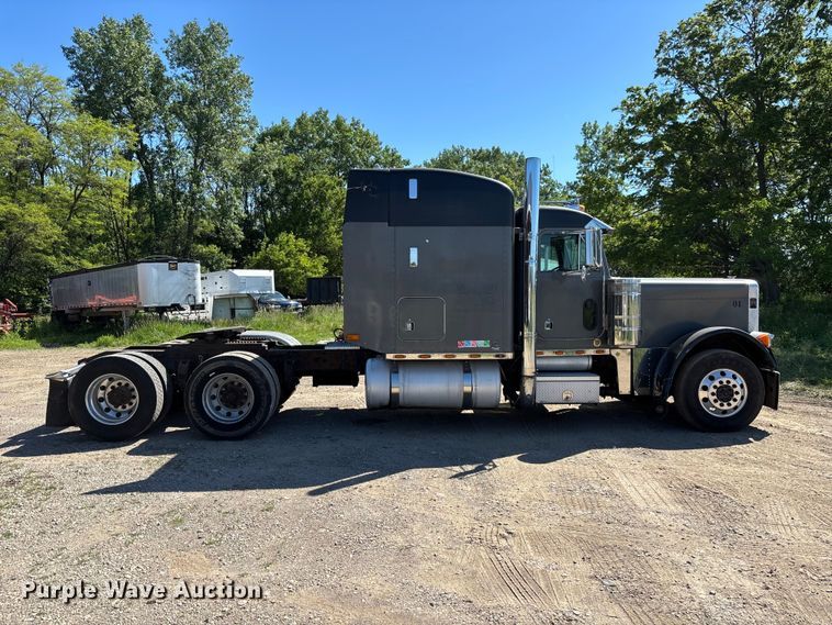 image for item EM5116 2000 Peterbilt 379 semi truck