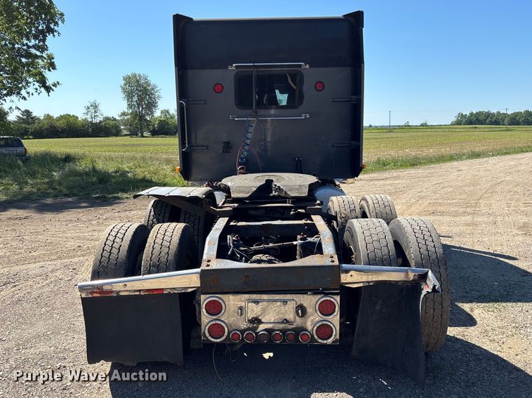 image for item EM5116 2000 Peterbilt 379 semi truck