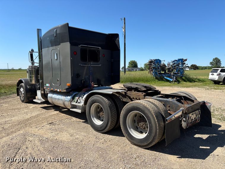 image for item EM5116 2000 Peterbilt 379 semi truck