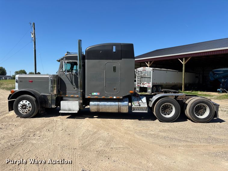 image for item EM5116 2000 Peterbilt 379 semi truck