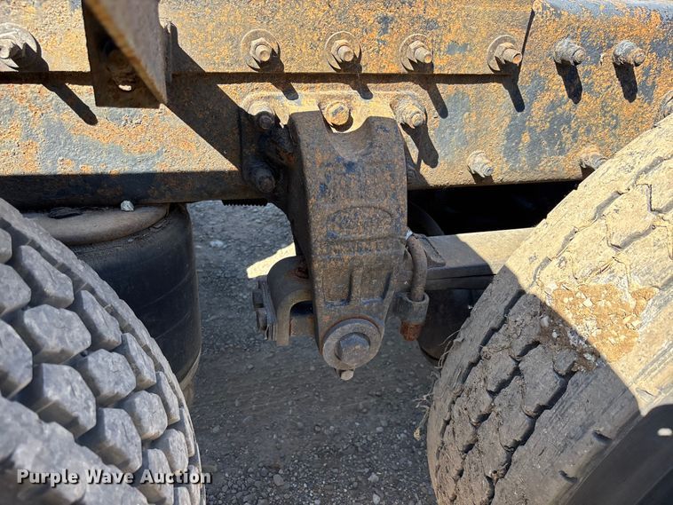 image for item EM5116 2000 Peterbilt 379 semi truck