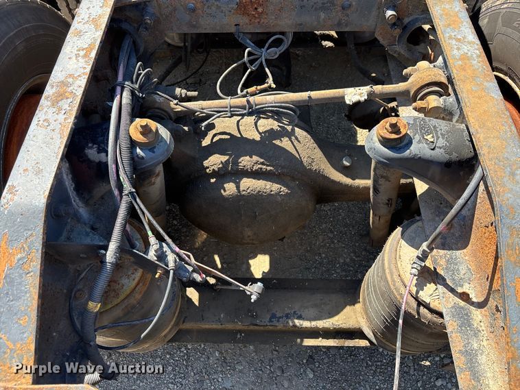 image for item EM5116 2000 Peterbilt 379 semi truck