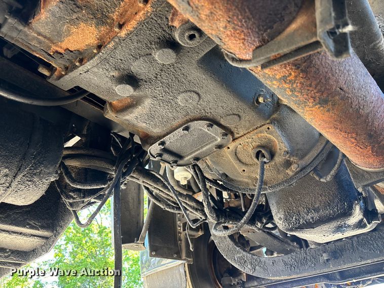 image for item EM5116 2000 Peterbilt 379 semi truck