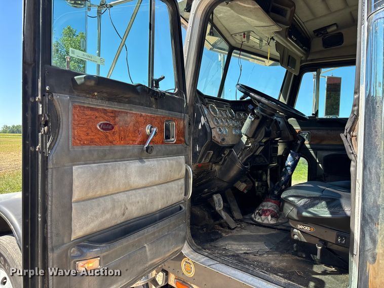 image for item EM5116 2000 Peterbilt 379 semi truck