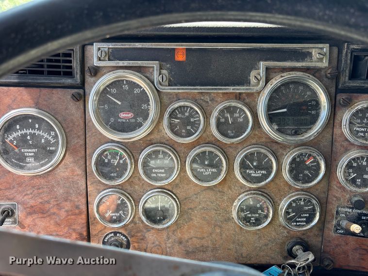 image for item EM5116 2000 Peterbilt 379 semi truck