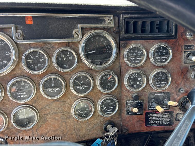 image for item EM5116 2000 Peterbilt 379 semi truck