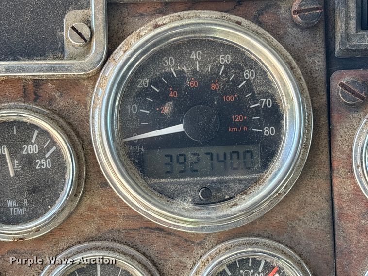 image for item EM5116 2000 Peterbilt 379 semi truck