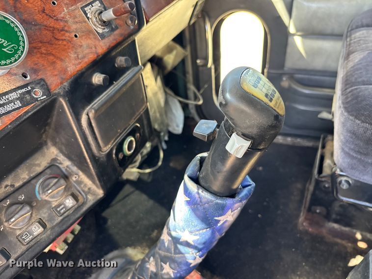 image for item EM5116 2000 Peterbilt 379 semi truck