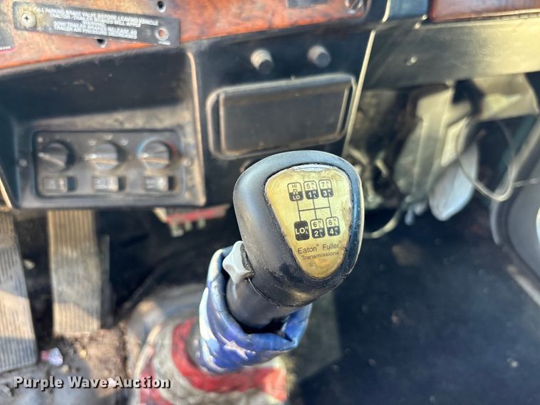 image for item EM5116 2000 Peterbilt 379 semi truck