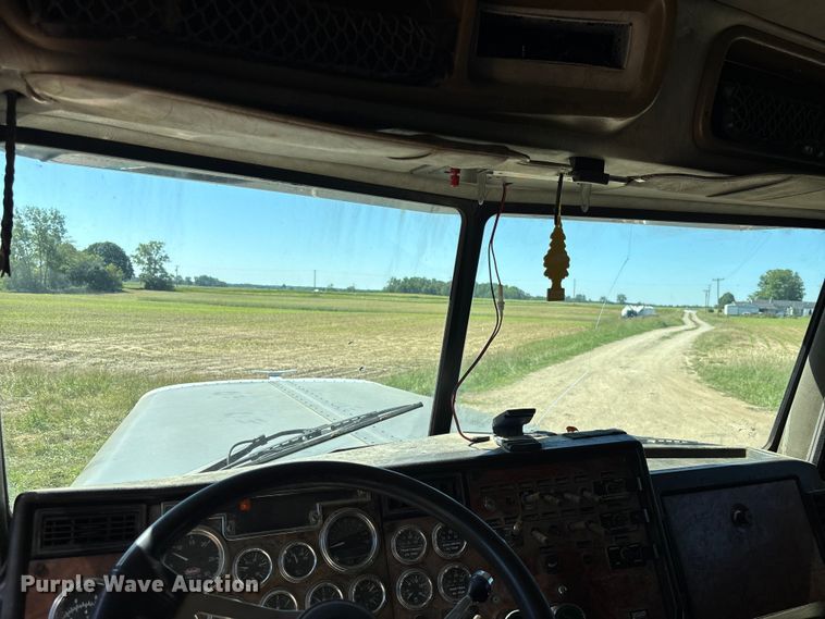 image for item EM5116 2000 Peterbilt 379 semi truck