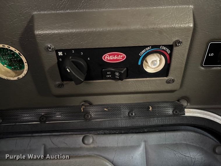 image for item EM5116 2000 Peterbilt 379 semi truck
