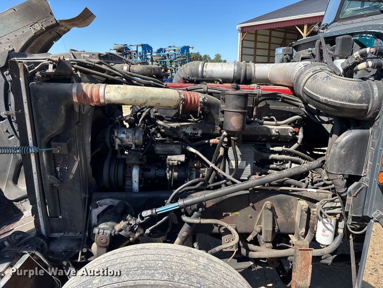 image for item EM5116 2000 Peterbilt 379 semi truck