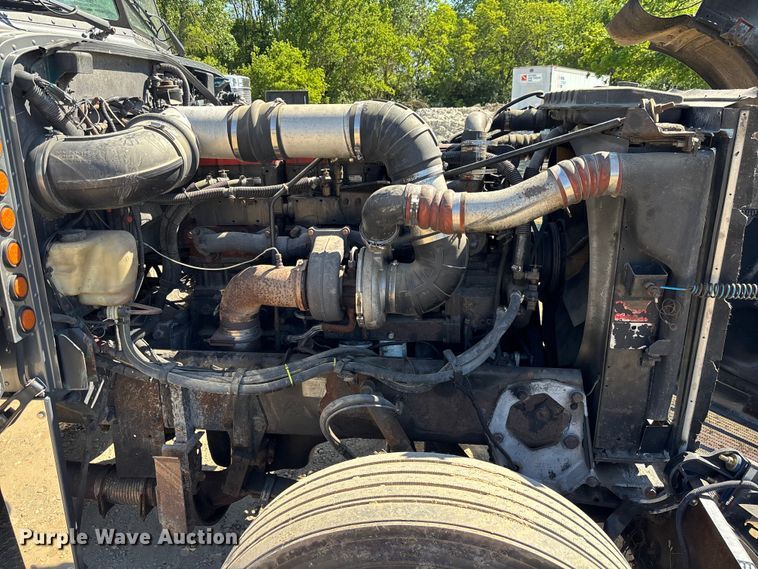 image for item EM5116 2000 Peterbilt 379 semi truck