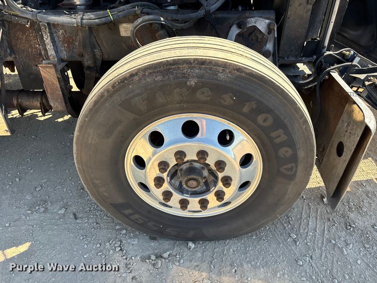 image for item EM5116 2000 Peterbilt 379 semi truck