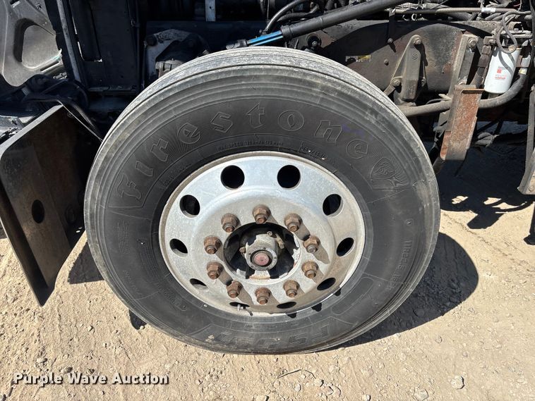 image for item EM5116 2000 Peterbilt 379 semi truck