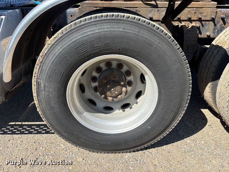 image for item EM5116 2000 Peterbilt 379 semi truck