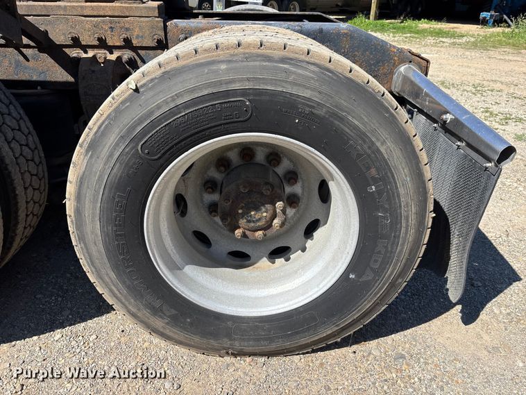 image for item EM5116 2000 Peterbilt 379 semi truck