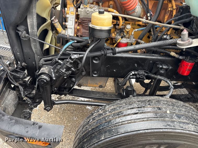 image for item EN0325 2007 Kenworth T600 semi truck
