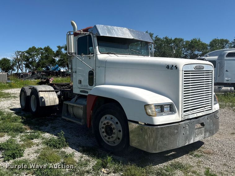 image for item EN0417 1996 Freightliner FLD semi truck