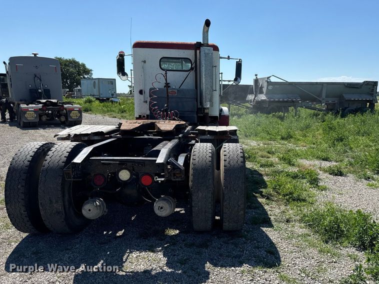 image for item EN0417 1996 Freightliner FLD semi truck
