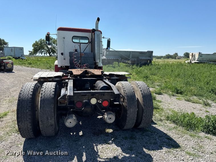 image for item EN0417 1996 Freightliner FLD semi truck