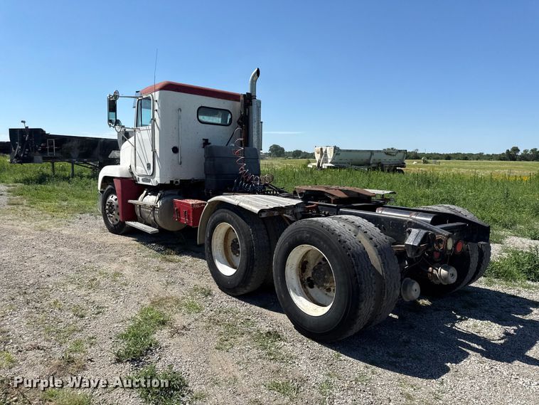 image for item EN0417 1996 Freightliner FLD semi truck