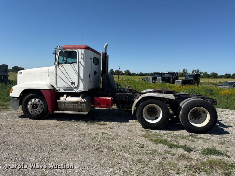 image for item EN0417 1996 Freightliner FLD semi truck