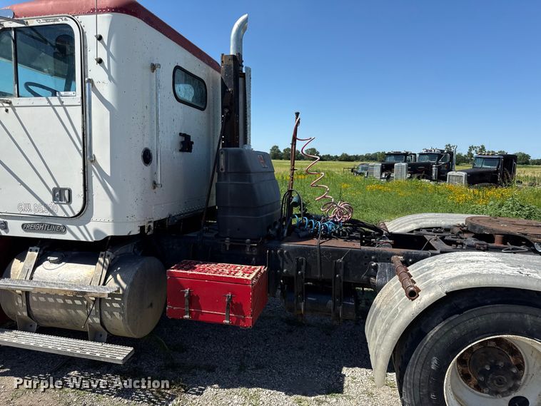 image for item EN0417 1996 Freightliner FLD semi truck